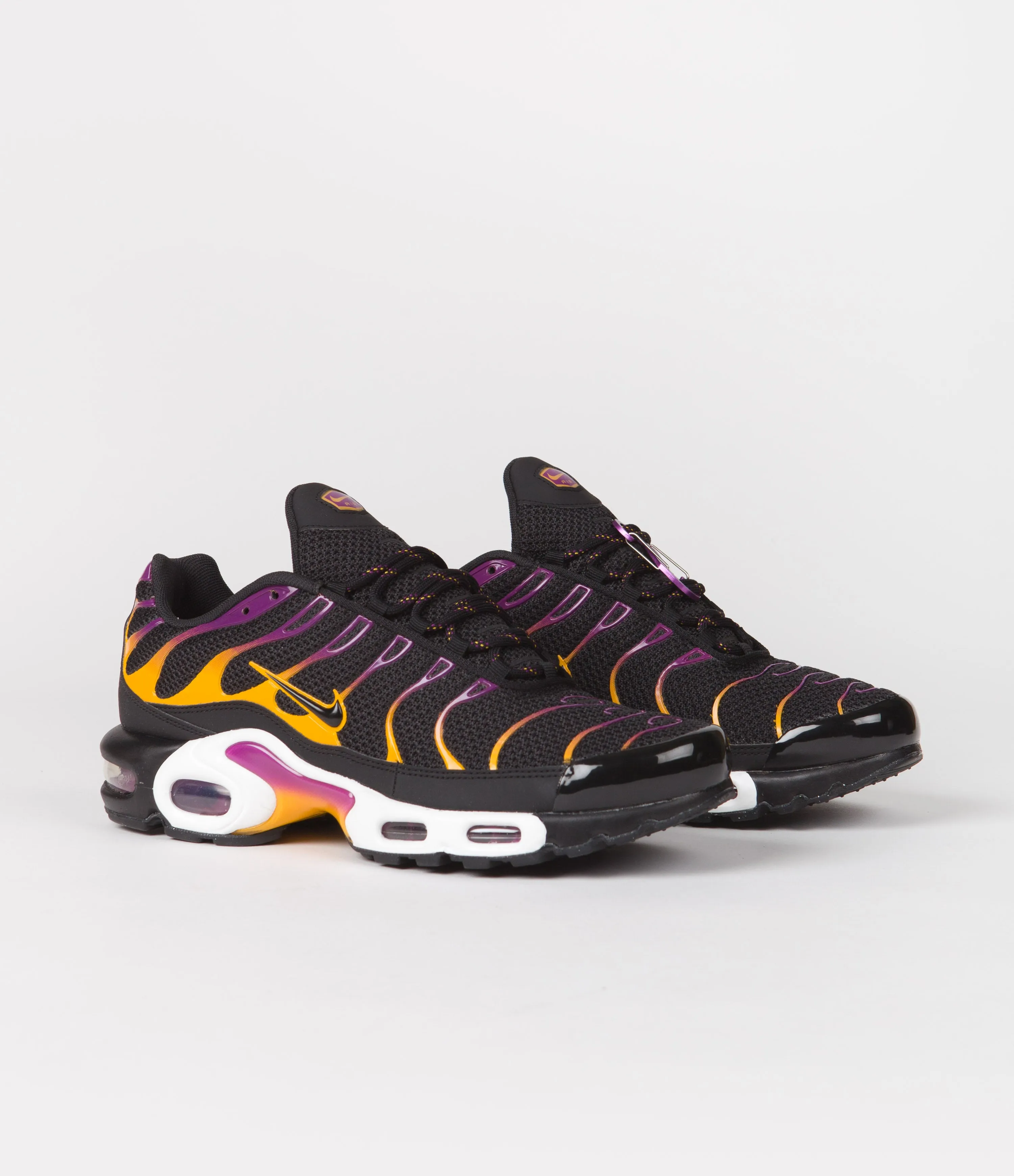 Nike Air Max Plus Shoes - Black / Black - University Gold - Viotech