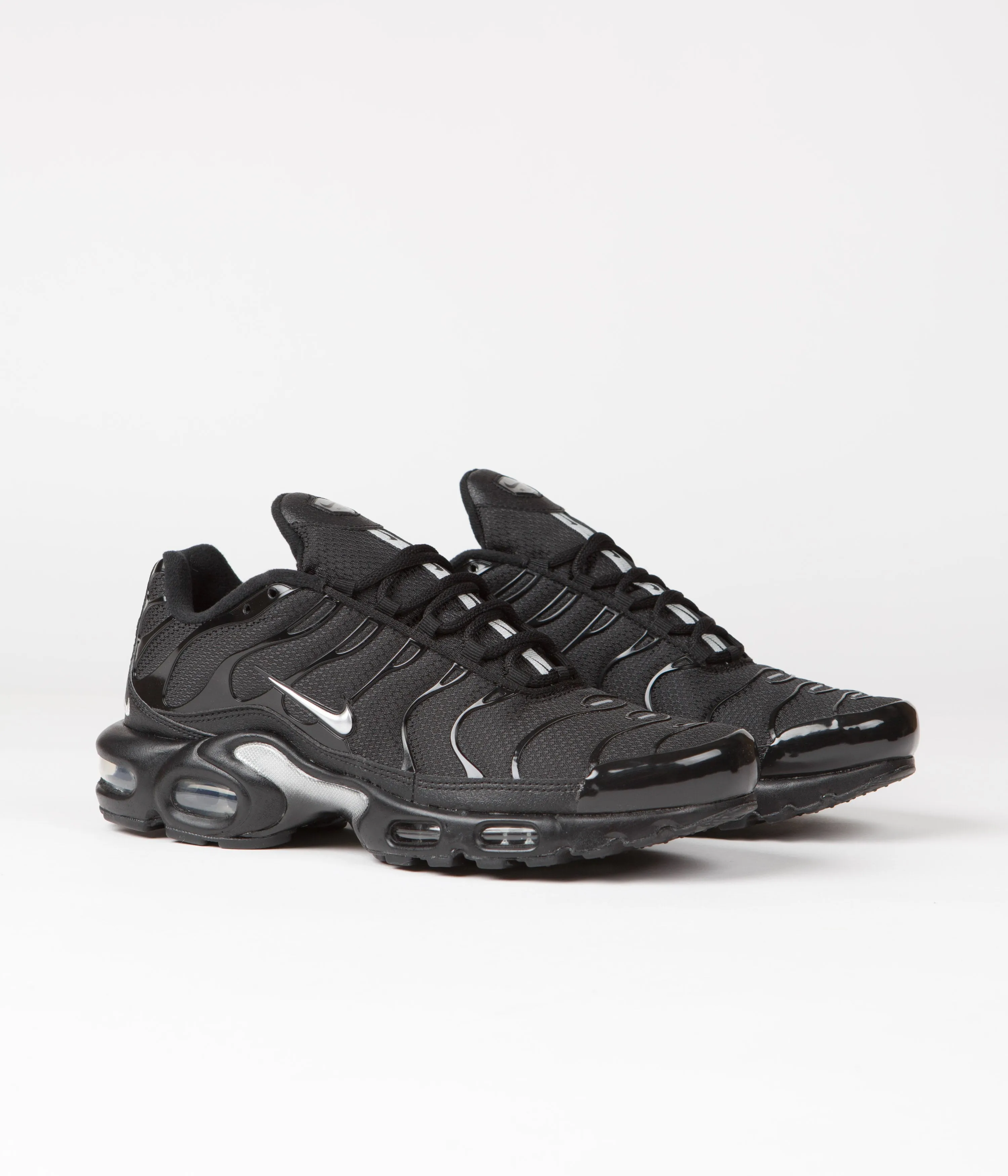 Nike Air Max Plus Shoes - Black / Metallic Silver