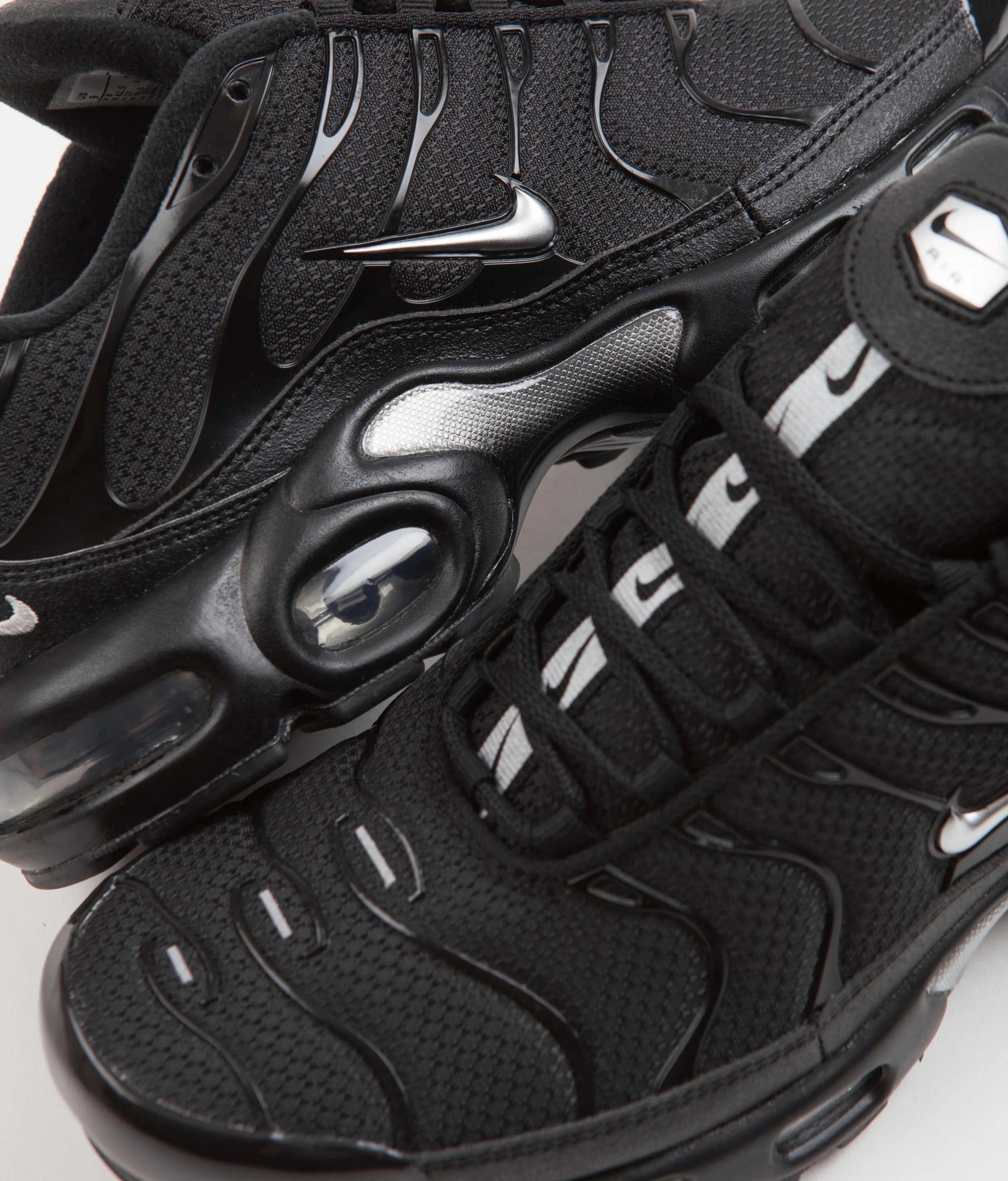 Nike Air Max Plus Shoes - Black / Metallic Silver